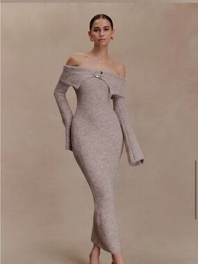 NWT MESHKI BAXTER OFF SHOULDER FLUFFY KNIT SIZE M